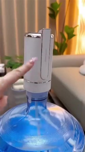 14 reactions | 珞Pompă pliabilă de apă cu încărcare USB ✅Proiectată pentru a consuma foarte puțină energie ✅Garantează un flux stabil și controlat de apă ✅Materialele utilizate sunt non-toxice și certificate ✅Material: ABS + silicon ✅Baterie 1200 mA Livrare prin curier în toată țara! | UniShop | Facebook