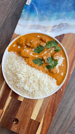 ‎Omar Yassin | عمر ياسين‎ on Instagram‎: "شو طبختكم الغير تقليديه المفضله؟🌙🤔🤤 . تتبيلة الدجاج: ٤ صدور دجاج ٣ م ك لبن ١ م ك معجون بندورة ٤ سن ثوم ١ زنجبيل مبروش ١ م ك جراما ماسالا ١ م ك كزبرة ١ م ص كركم ١ م ص قرفة . الصلصة: ١٠٠ جم زبدة ٣ سن ثوم زنجبيل مبروش ٢ بصل حجم وسط ٢ بندورة نصف م ك بابريكا ١ م ص كركم ١ م ك جراما ماسالا نصف م ك كزبرة نصف م ك زنجبيل ١ م ك معجون بندورة ٢٠٠ مل كريمه طبخ . **Chicken Marinade:** 4 chicken breasts 3 tbsp yogurt 1 tbsp tomato paste 4 garlic cloves 1 ginger grate