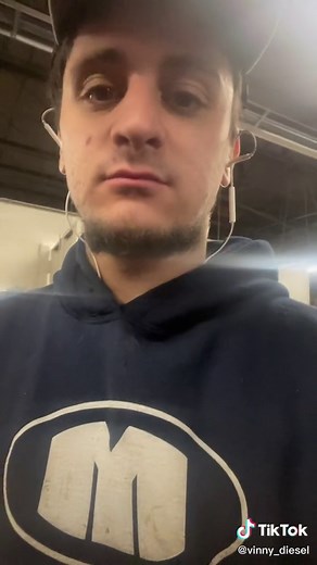 #chevy #cruze #mechanic #changeyouroil #cars#girlfriend #gm #oil #car