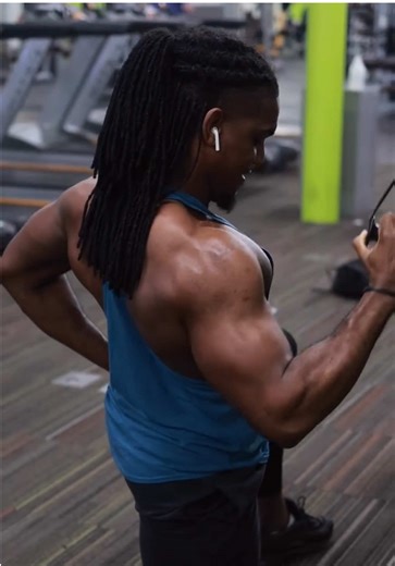 Benefits of Unilateral Lat Pulldowns for Back Training