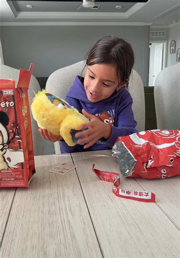 Unboxing de Paola y Andrea #unboxing @Carla Lucía Saenz @MADAFAKER254 | unboxing