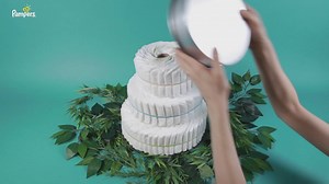 Die Perfekte Geschenkidee: Windeltorten zum Selbermachen. Jetzt Anleitungen anschauen unter youtube.com/PAMPERSDEUTSCHLAND | Pampers