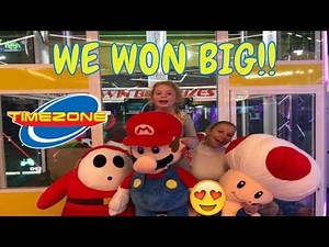 I WON SO MUCH FROM THE WORLDS BIGGEST ARCADE CLAW MACHINE!!!!!!!!!!!!!!!!