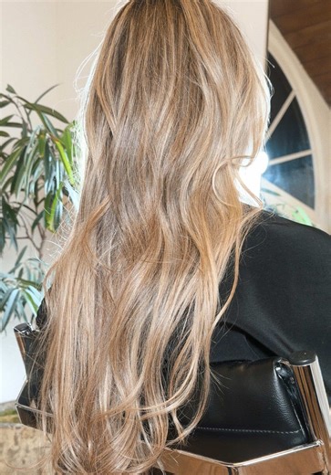 Transform Your Hair with Friendly Golden Highlights