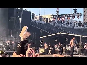 Beartooth performs “In Between” at Sonic Temple 2025 @BEARTOOTHband