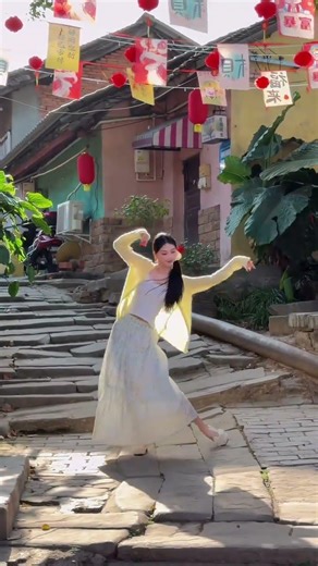 Spring Feel in Motion: Master the Simple & Graceful Classical Dance