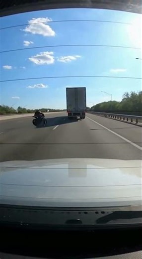 Physics-Perfect Biker Evasion: A Chain Reaction Averted 🏍️⚡