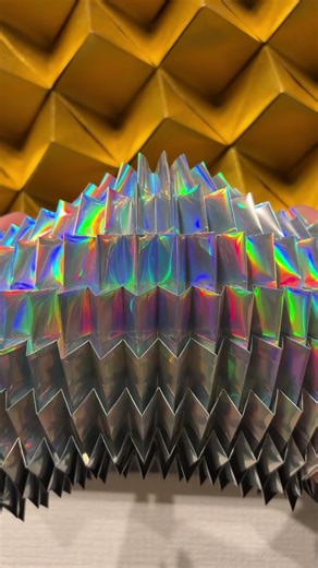 Origami; Seed - Iridesent silver(ASMR) I made it from a iridescent sheet and didn’t cut any part of this sheet to create it. I designed it myself. My artwork is available on my web store(Link in my bio). #origami #geometric #asmr #折り紙 #iridescent