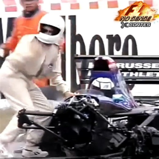 F1NoSense on Instagram: "O acidente de Montermini: Quase uma outra vítima da Simtek em 94!! O GP Espanha 1994 em Barcelona teve um clima sombrio e pesado por dois acidentes que marcaram aquele final de semana. Na F1 o piloto italiano Andrea Montermini (Simtek), sofreu um dos acidentes mais violentos da temporada. O carro saiu da pista em alta velocidade e bateu de forma frontal contra as barreiras em um impacto extremamente forte, destruindo a dianteira da Simtek e deixado os pés amostra. O que