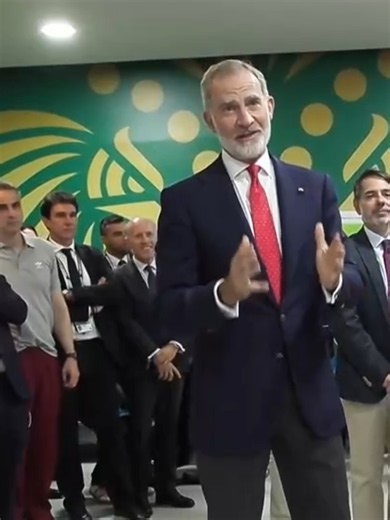 “¡A por ello!”: Felipe VI, rey de España, felicita a su selección por el triunfo ante Uruguay y promete regresar a verlos si pasan a finales. #Latinus #InformaciónParaTi
