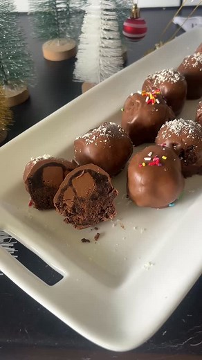 Here’s what you are going to need ⬇️ 4 Pack BAB Chocolate Brownies 1/2 block of chocolate for melting Toppings of your choice, we used sprinkles, nuts and grated white choc for a snowy effect ⛄️ Method: Warm brownies in the microwave for roughly 30 seconds, will vary based on your microwave so we recommend doing 15 second increments. Mash up softened brownies using your hands and then roll into balls. Once rolled then chill in the fridge for 30 minutes. Melt your chocolate and dip balls in until