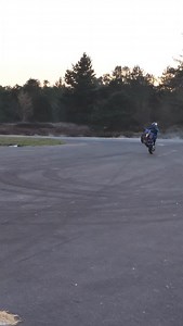 More cold sjiii 😎❄️ #asphalt #tricks #winter #doublehoodie #motorcycle #acrobatics #balance #art #givesyouwings | Mike Jensen