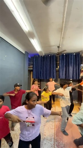 🫶DHOLIDA viral dance 🥳#dance #bolleywoodsong #youtubeshorts #dancetrend #shortsfeed #viraldance