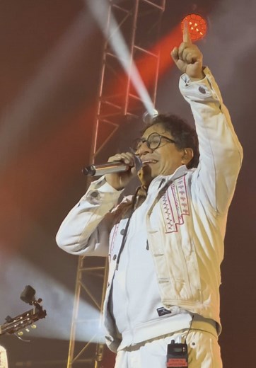 puede apagarse un dia el sol, puede la lluvia dejar de caer ✨🥹🫶🏻❤️ #Antologia #promesasdeamor #concierto #lapaz_bolivia🇧🇴 #lapaz #clasico