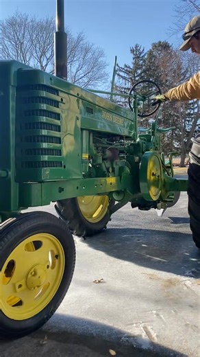 37K views · 1.2K reactions | Firing up the classic! This 1940 John Deere Model H #JohnDeere #ClassicTractor #VintageIron #1940s #fblifestyle | Vreeland | Facebook