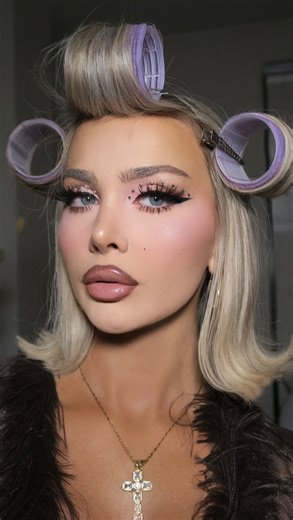 Alice Dickson | Recreating this makeup look!! If anyone knows the artist pls tag in comments!! ✨🫶🏼🤍 Products @sally_hansen Airbrush Legs Spray... | Instagram