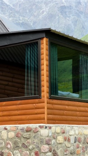 ყაზბეგში თორღვაის ცხენი და ოქროსფერი მზის კაფი