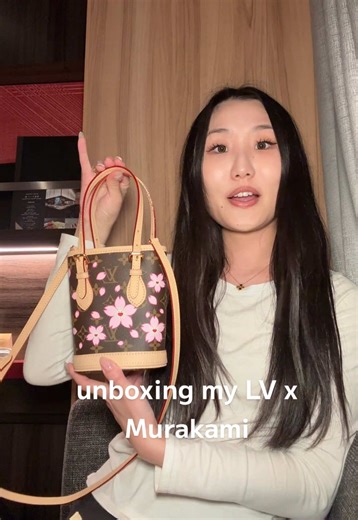 wearing cherry blossoms in Japan 💗🌸 #murakamicherryblossom #murakami #lv #unboxing #tmCherryBlossomBracelet #tmnanobucket
