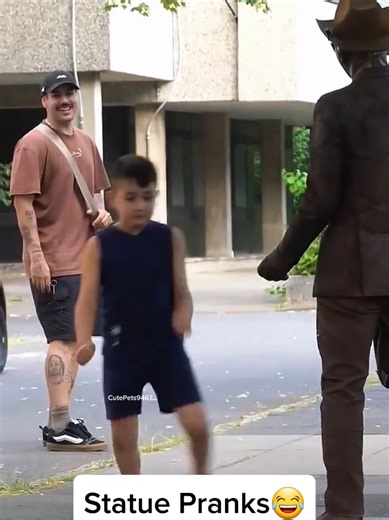 Top 10 Funniest Statue Pranks Ever