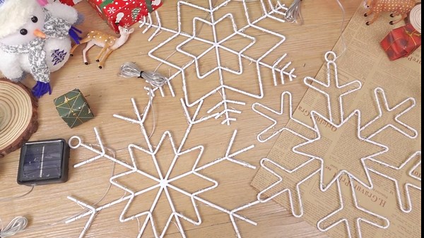 VIHOSE 2 Set Solar Christmas Snowflake String Lights 138 Led 20 Feet Outdoor Waterproof Cool White Twinkle Fairy Lights 8 Modes Solar Patio Lights Decoration for Christmas Tree Garden Roof Decor