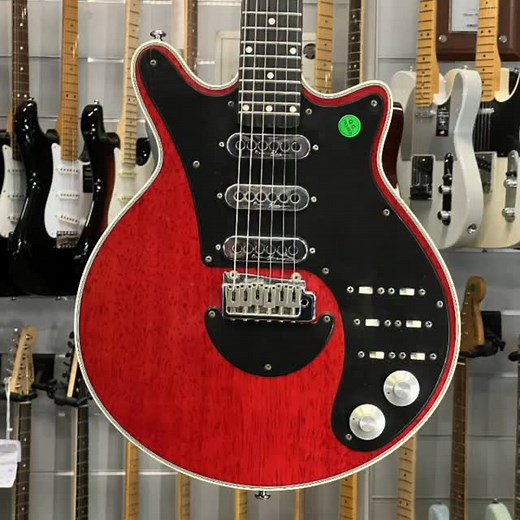 Bmg Brian May Red Special #bmg #bmgguitars #brianmay #brianmayguitars #queen #thequeen #freddiemercury #bmgspecial #redspecial #guitarheroes #rareguitars #guitars #guitarporn #instaguitar #guitarofinstagram #guitaroftheday #chitarra #guitars #gitarre #guitarras #guitarshop #guitarstore #rocker #rockandroll #6strings #6corde #coolguitars #g.a.s #guitargas | MusicWorks
