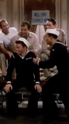 Sailing through hearts: Sinatra performs “I Begged Her” in ‘Anchors Aweigh.’ ⚓ | Frank Sinatra