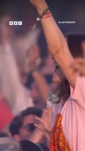 264K views · 3K reactions | A killer performance as Wolf Alice close their Glastonbury set with 'Don't Delete The Kisses' Watch on BBC iPlayer | Listen on BBC Sounds #BBCGlasto #Glastonbury #WolfAlice | BBC Radio 1 | Facebook