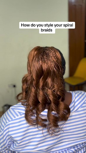#spiralbraids #howtostylespiralbraid #itsprettyoclock #tiktokhairstylist #spiralextension #curlbraids #frenchcurlbraids #B29