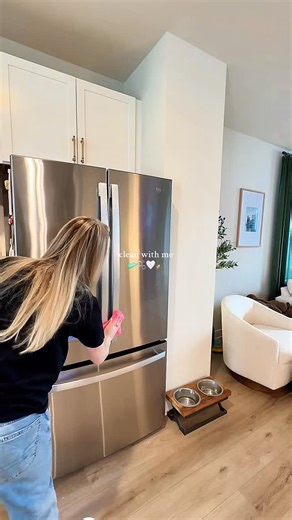 EVA 🌿 on Instagram: "Clean with me 🕯 creating a calm, cozy home one small reset at a time. I swear cleaning is my form of therapy lately, fresh space, clear mind. #cleanwithme #sundayreset #cozyhome #wellnesslifestyle"