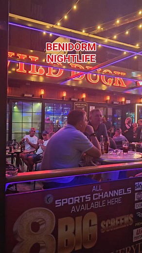 🌙✨ Benidorm by night… where the city never sleeps! From live shows to party vibes 🍹🎶 Would you enjoy the nightlife here? 💃🕺 👉 More Benidorm vibes on my channel: youtube.com/@BenidormNow #Benidorm #BenidormNightlife #CostaBlanca #BenidormBars #BenidormVibes #BenidormNow #benidorm2025 | Benidorm Now