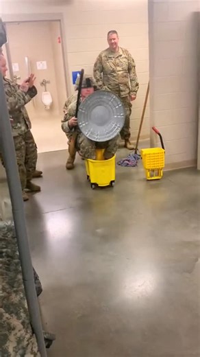 NONSTOP FUN 😊 on Instagram: "FOLLOW ❤️‍🩹... 本利用压电瓷砖将脚步转化为电能。这些瓷砖捕捉来自你脚步的动能。当你行走时,你的重量和动作会对瓷砖产生压力。瓷砖会轻微弯曲,从而产生机械应力。瓷砖内部的压电材料将这种应力转化为电能。每一步都会产生少量电荷,而数百万步结合在一起就能产生足够的电力来驱动LED灯、数字显示屏和传感器。在像涩谷车站这样繁忙的地方,每天大约有240万个脚步为这一系统作出贡献。这些电能可以被储存或立即使用,从而减少对传统电力来源的依赖,并支持可持续的城市基础设施。这种方法将日常运动转化为实用的可再生能源#日本#知识#事实………"