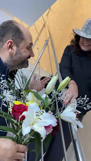 In sfirșit! Avem piesă nouă. Si ne place tare. In curând pe youtube mariabuzaofficial si videoclipurile. Pîna una-alta, ne-am distrat pe refrenul melodiei eu si soțul Taraful George Patrascu | Maria Buza