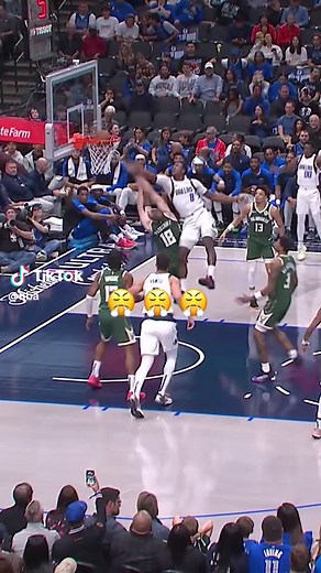 Prosper Dominates with a Jaw-Dropping Dunk! #NBAHighlight