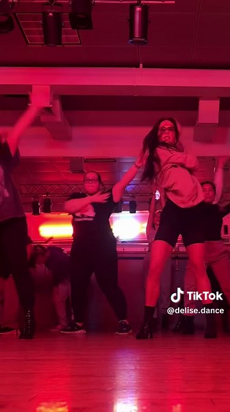 The gel is gelin’ …feeling alot better moving in my body after almost a decade of not training 🥵 #heels #heelsdance #neverloseme #lilyachty #flomilli #dance #dancer #fyp #dancersoftiktok #dancevideo