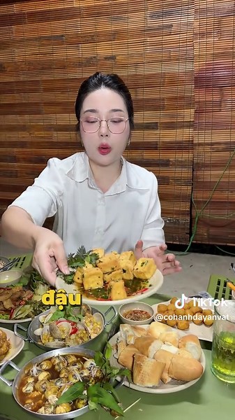 Tóp mỡ dưa chua – món nhậu ngon của Ốc Ngố