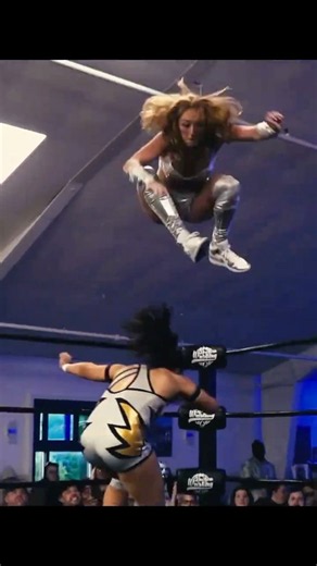 Maggie Lee FLATTENS Amira 💥
