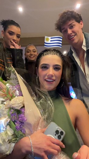 we’re really street smart😃 @dixie @charlidamelio @avani