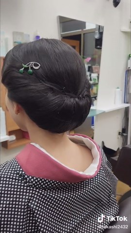 着物に合うヘアセット、ワンロール。 #タカシ美容室 #ヘアセット #まとめ髪 #着物ヘア #和髪 #ヘア #特殊技術 #アップヘア #赤坂 #着物 #結婚式 #パーティー