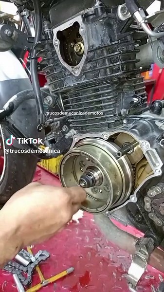 Mantenimiento de Yamaha FZ16: Cambio de aceite, cadena y más