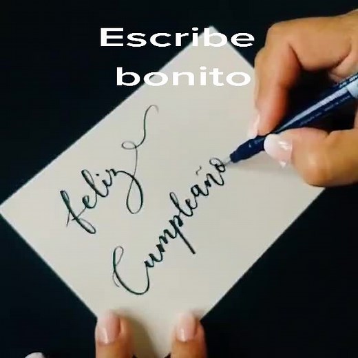 Tutorial de Caligrafía: Escribir 'Feliz Cumpleaños' en Cursiva