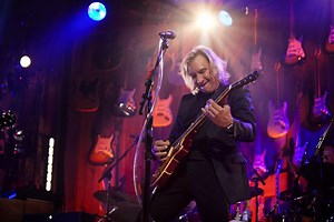 Exclusive Video: Joe Walsh Performs "Funk #49" for 'Guitar Center Sessions'