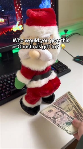 Santa looks goofy 🤨🎅🏻 #christmas2023 #giftidea #christmas #santa