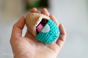 Make your own fillable easter eggs this year! Say goodbye to cheap plastic eggs ❤️ Pattern: https://www.whistleandivy.com/fillable-crochet-easter-eggs-free-crochet-pattern/ | Whistle and Ivy - Modern Crochet Patterns