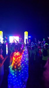 Quanta energia Viva Fluo Run MONZA 💥 Abbiamo colorato il Parco di Monza di Fluo e ballato e cantato sotto le stelle come mai prima d'ora WOW 🤩 Grazie a tutti!!!! #VivaFluoRun #FluoRun #RadioVivaFm #corsa #Fluo #Monza | Fluo Run