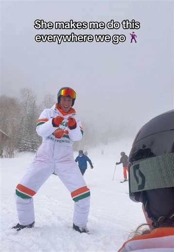 I think she still wants me 🤷🏻‍♂️ @Tropicana @samantha_dahn | dancing