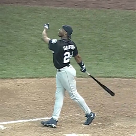 We will NEVER see a sweeter swing than Ken Griffey Jr. ⚾️ (📽️: MLB) | DraftKings