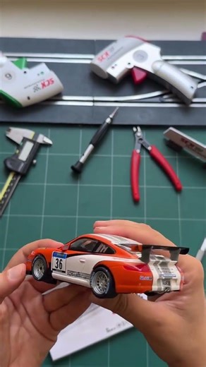 Unboxing SCX Porsche 911 GT3 – Hybrid ⚡