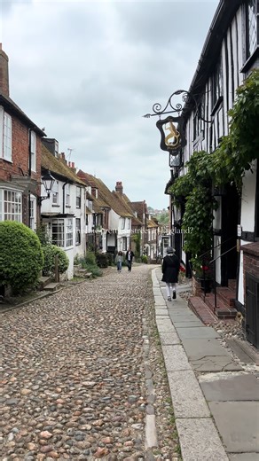 This is Mermaid Street in Rye… once home to old inns and centuries of stories, now one of the most photographed little streets in England. Walking through it felt like stepping into another era… is this the prettiest street in England? 🤍 #uktravel #uktiktok #englandtiktok #rye #mermaidstreet