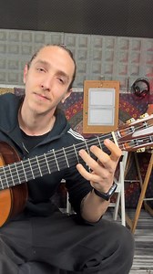 Ejercicio para conocer la escala flamenca y sus acordes principales! Si quieres aprender guitarra flamenca paso a paso suscríbete al canal de YouTube de FlamencoFacil | FlamencoFacil