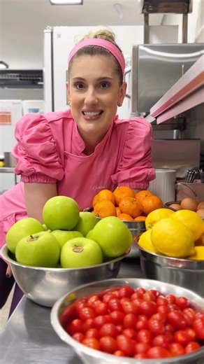 Quinoa on Instagram: "Na Nossa Cozinha Leve, cada escolha é intencional. Nada de açúcares refinados, corantes ou aromatizantes artificiais. Nada de embutidos, enlatados ou processados. Aqui, a natureza é quem define as cores, os sabores e a essência de cada preparo. E o cuidado aparece nos detalhes: nos ingredientes frescos, nas combinações simples e na vontade genuína de servir comida que faz bem. Uma cozinha leve de verdade preparada com propósito e cheia de sabor. #SaboresQueNutrem #NossaCozi